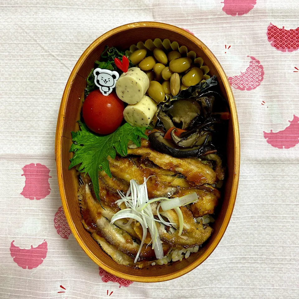 2021/04/01
鰯🐟の蒲焼き丼
三つ葉の胡麻和え
ひじき煮
ひたし豆
ミニトマト🍅
キャンディーチーズ🧀|aichanさん