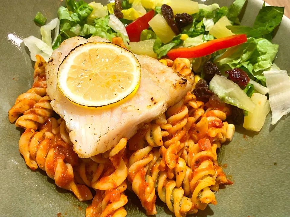 Snapdishの料理写真:Roasted tomato pasta with lemon butter fish|karenさん