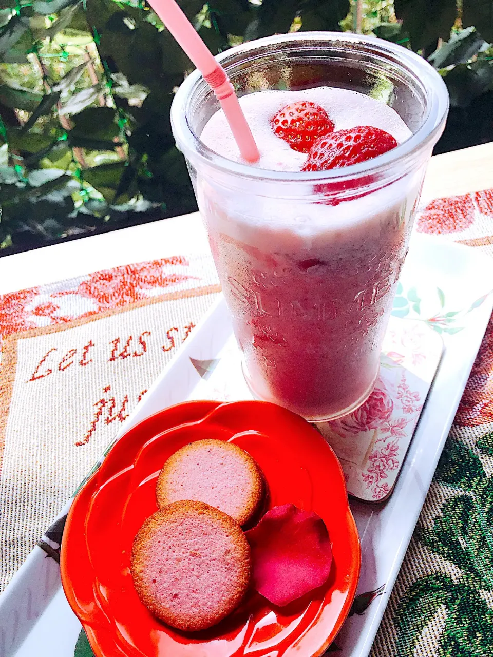 苺ミルク🥛とローズクッキー🍪🌹|あきさん