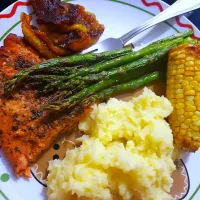 Snapdishの料理写真:Tonight's Dinner, grilled salmon, asparagus and corn. Mashed potato, and some sweet plantain.|Nikeisha Setalさん