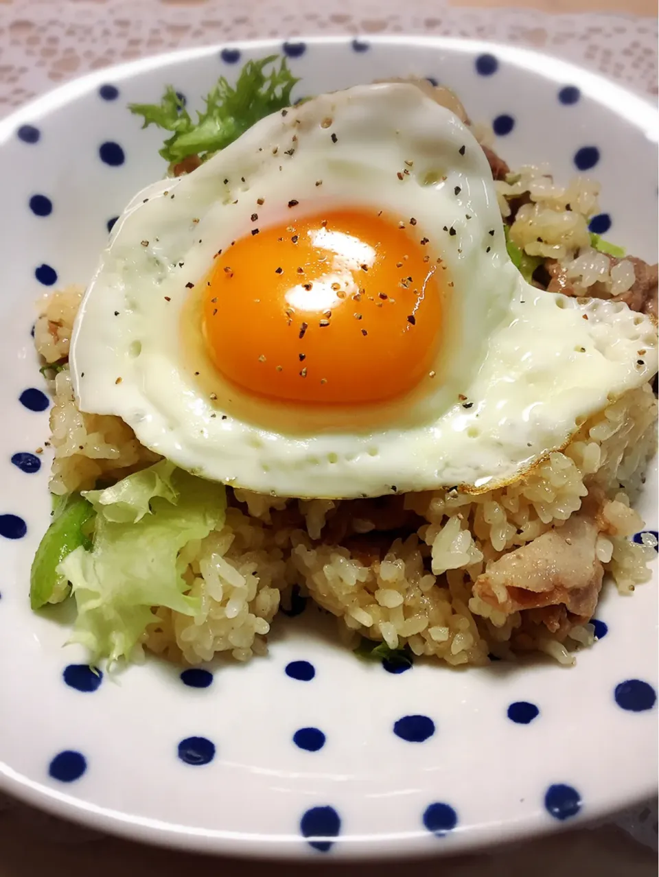 豚こまでガーリックレタス炒飯|くぅさん