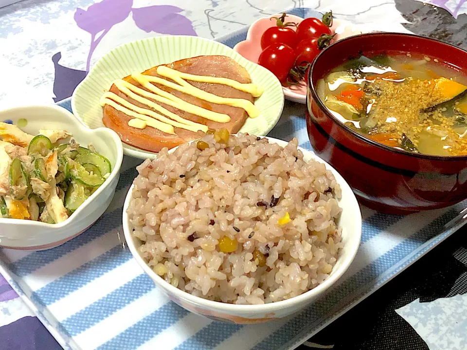 もち麦雑穀ごはん/ハムステーキ/鯖缶と胡瓜と竹輪の和え物/トマト|チャコ姫さん