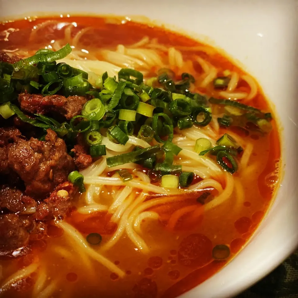 Spicy Hot Ramen Noodles with Fresh Ground Spiced Beef and Chives #noodles #ramen #soup #dinner #freshlymade|Emanuel Hayashiさん