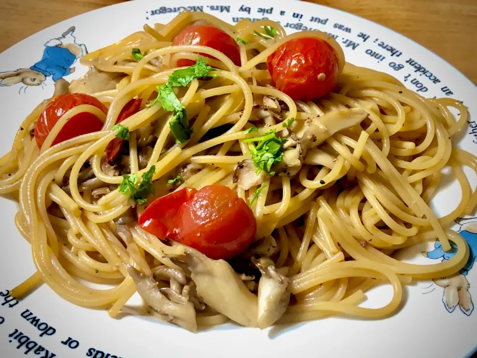 キノコとミニトマトの和風パスタ🍝|sudachiさん