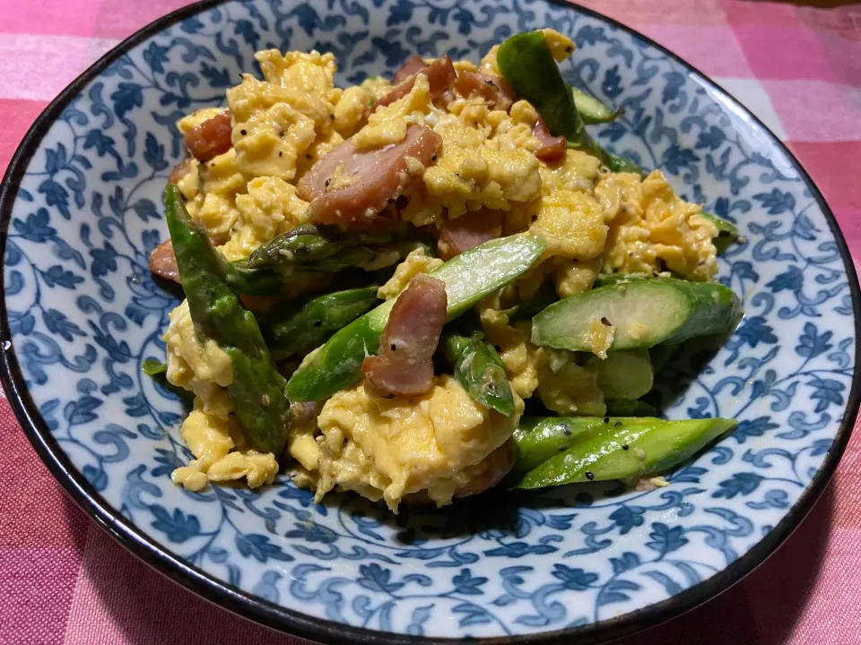 アスパラとベーコンの卵炒め|ハルのただ飯さん