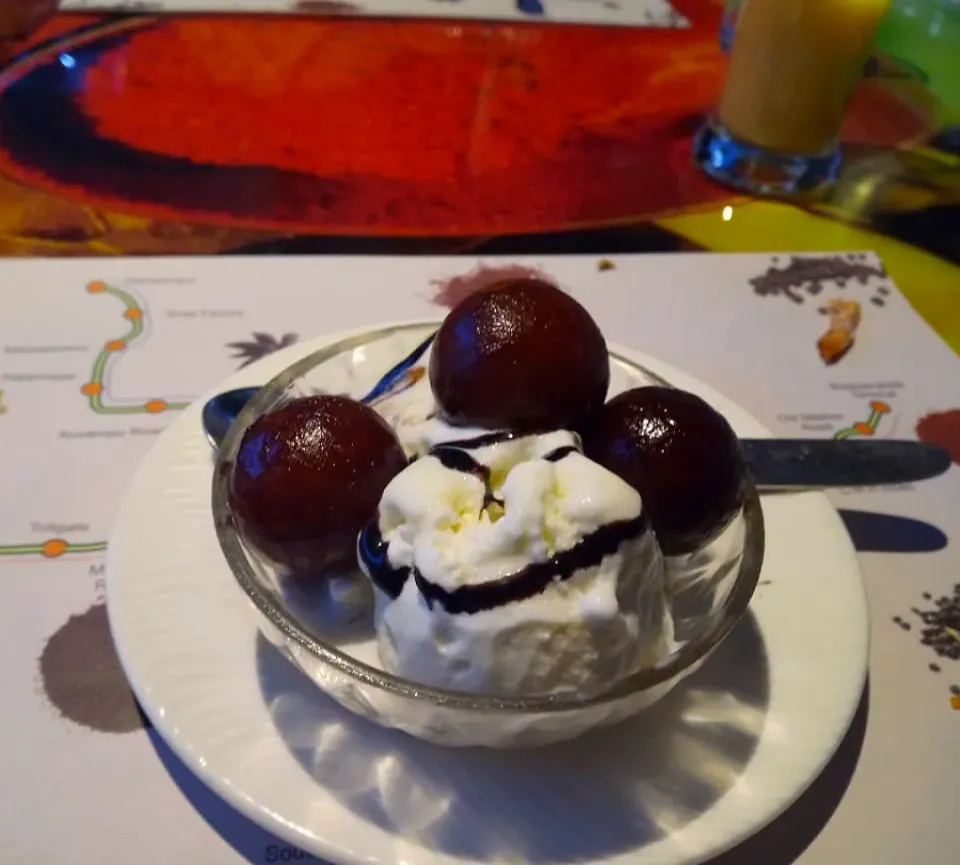 gulab jamun with vanilla ice cream|nikkさん