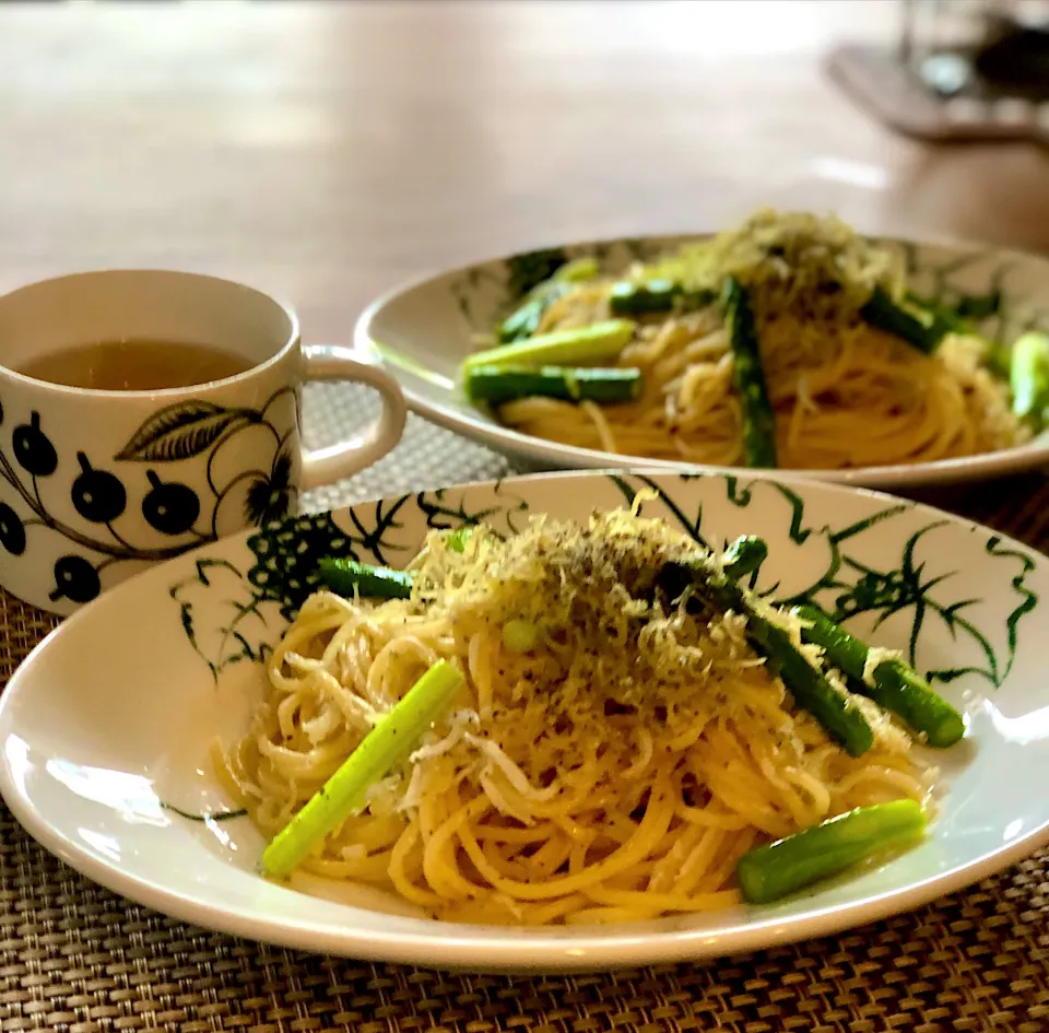 Snapdishの料理写真:しらすとアスパラのペペロンチーノ🍝|saoricocoさん