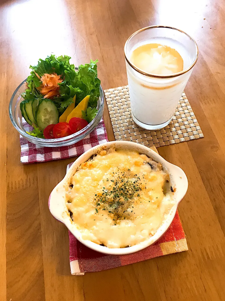 Snapdishの料理写真:♡私と娘のランチ♡久しぶりの〜ドリアと野菜サラダとカルピス♡令和3年4月2日（金）|♡Fille√chie♡さん