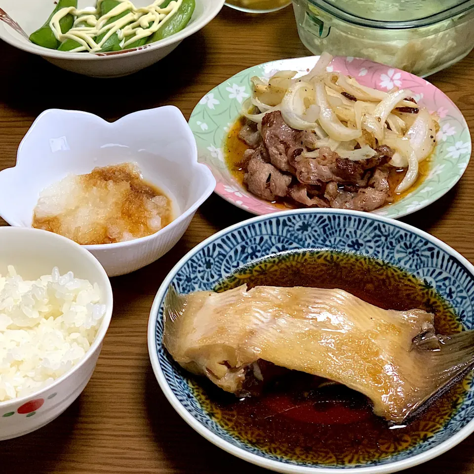 赤カレイの煮物、焼肉、大根おろし、スナップエンドウ|sakiさん