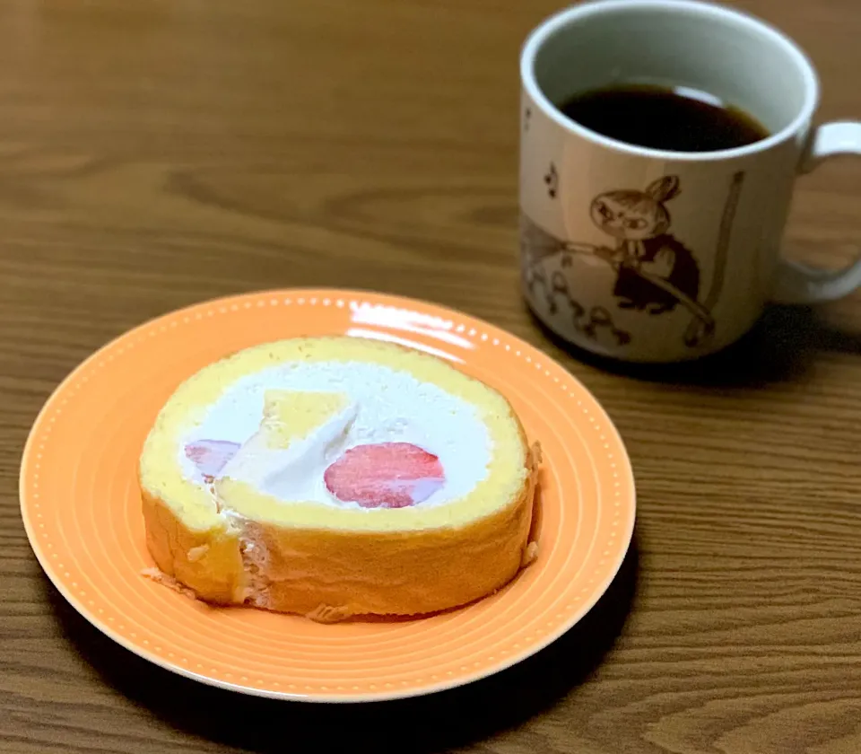 Snapdishの料理写真:新しくハンドミキサーを買ったので ロールケーキを！|sakiさん