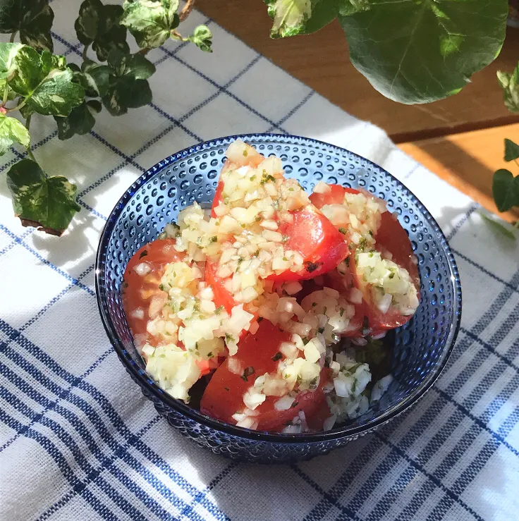 🍅新玉ねぎとパセリのドレッシングたっぷり💓トマトサラダ🥗🍅|Hollyさん