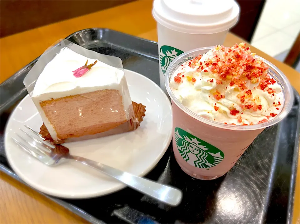 桜シフォンケーキ＆桜フラペチーノ＆アイスコーヒー♡♡♡桜🌸を満喫ヾ(●´∇｀●)ﾉ|ナナさん