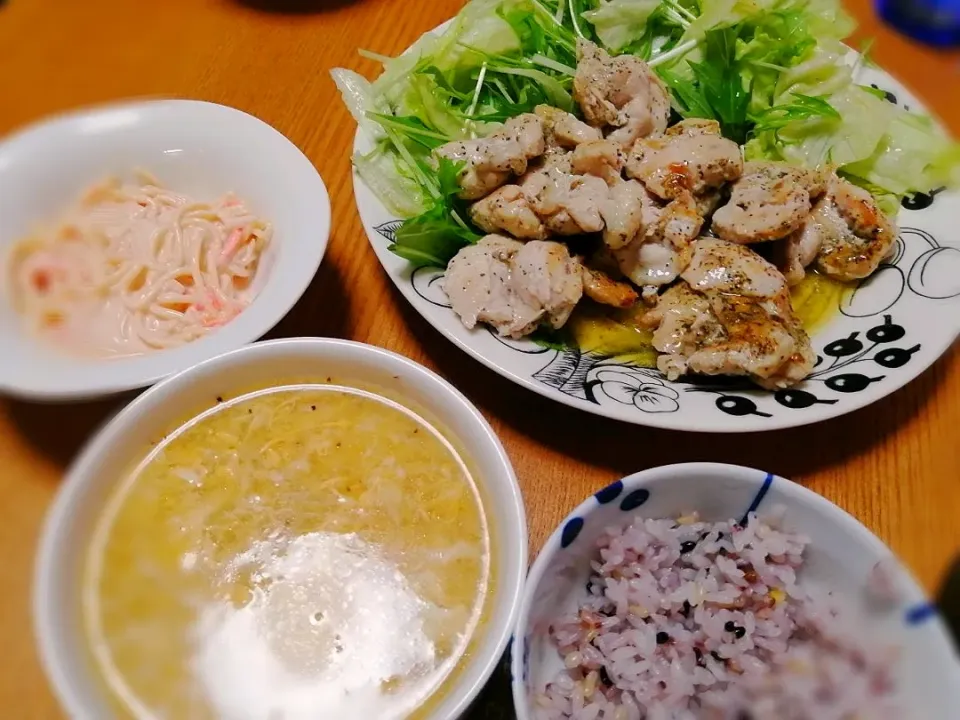 鶏肉ステーキアヒージョ風
豆腐たまごスープ 明太スパサラダ|いちみさん