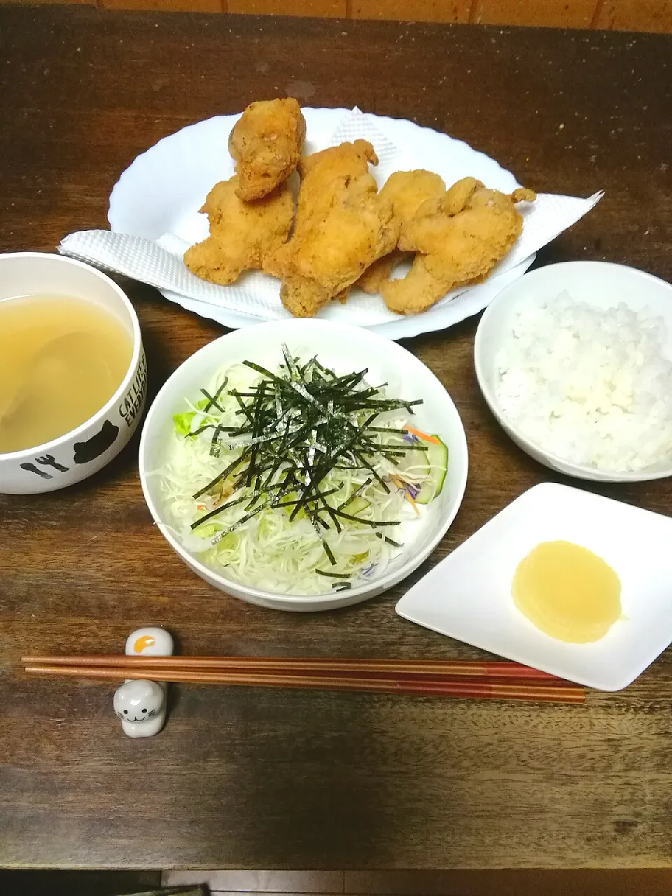 晩ごはん🌃🍴

スパイシーチーズフライドチキン、あさりの味噌汁、ミックスサラダにチョレギ風ドレッシング、しそ風味のたくあん、白飯。|にんにくと唐辛子が特に好き❤️(元シャリマー)さん