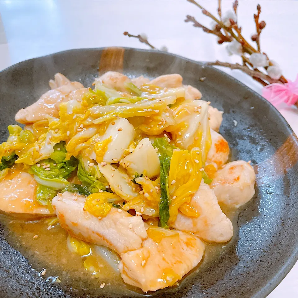 Snapdishの料理写真:かおちゃんさんの料理 鶏むね肉と春キャベツの生姜焼き♪丼でも♡|もやぴさん