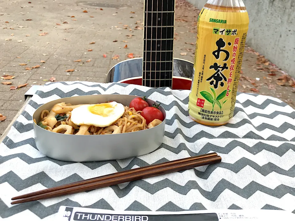 Snapdishの料理写真:イカとニラのオイスター焼きそば目玉焼きのっけ|Tak@さん