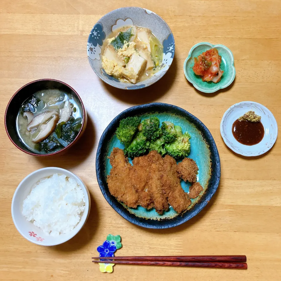 ヒレカツと厚揚げと白ねぎの卵とじ🥚|ちゃみこさん