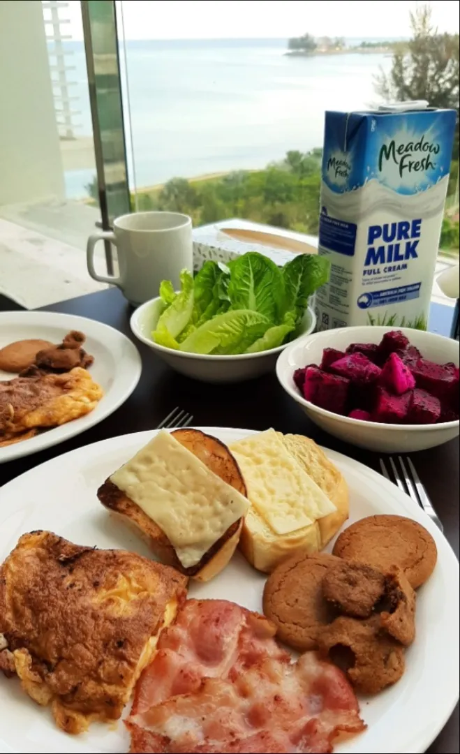 Leisurely breakfast with the ocean breeze 💖|ģřãçîöůşさん