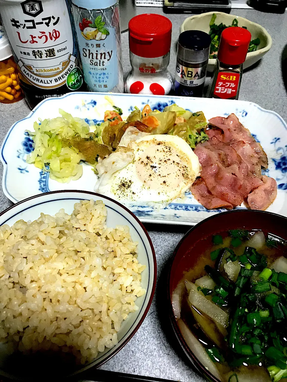 Snapdishの料理写真:油の染みた茄子は最強だね #夕飯　ロウカット玄米、ベーコン、目玉焼き(ターンオーバーじゃないやつ)、ザワークラウト、ポテサラ、ネギ大根炒め茄子味噌汁|ms903さん