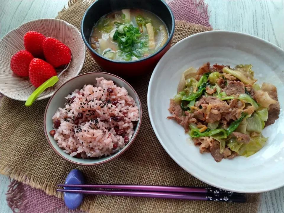 牛肉とレタスのオイマヨ炒め|真希さん