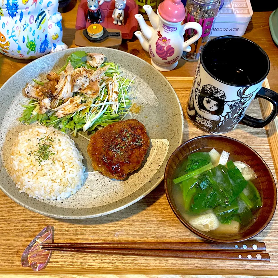 ・玄米・豚ハンバーグ・紅茶鳥のサラダ・ほうれん草のお味噌汁|まぁちゃんさん