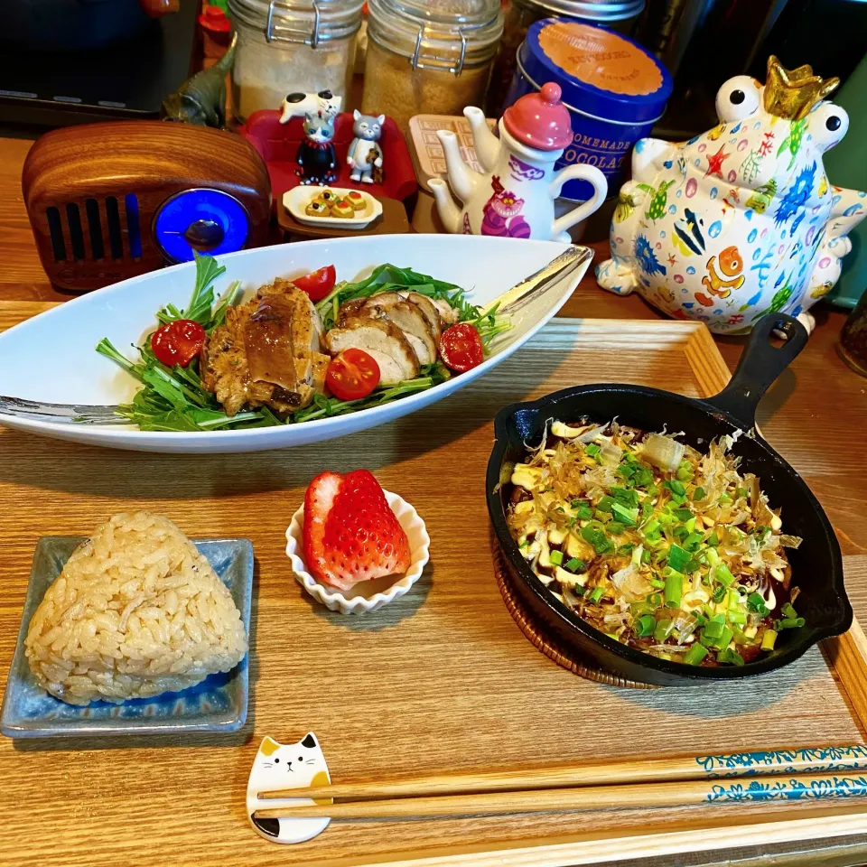 ・紅茶鶏のサラダ・山芋鉄板・山椒しらすのおにぎり・苺|まぁちゃんさん