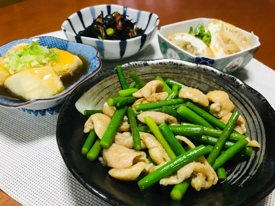 びせんさんの料理 
せせり🐓とにんにくの芽炒め|バシュランさん