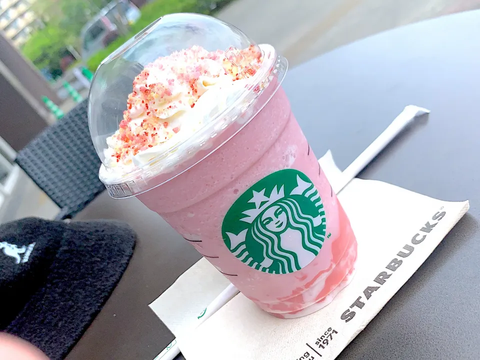 Snapdishの料理写真:さくら咲いたベリーフラペチーノ🌸|yumyum😋さん