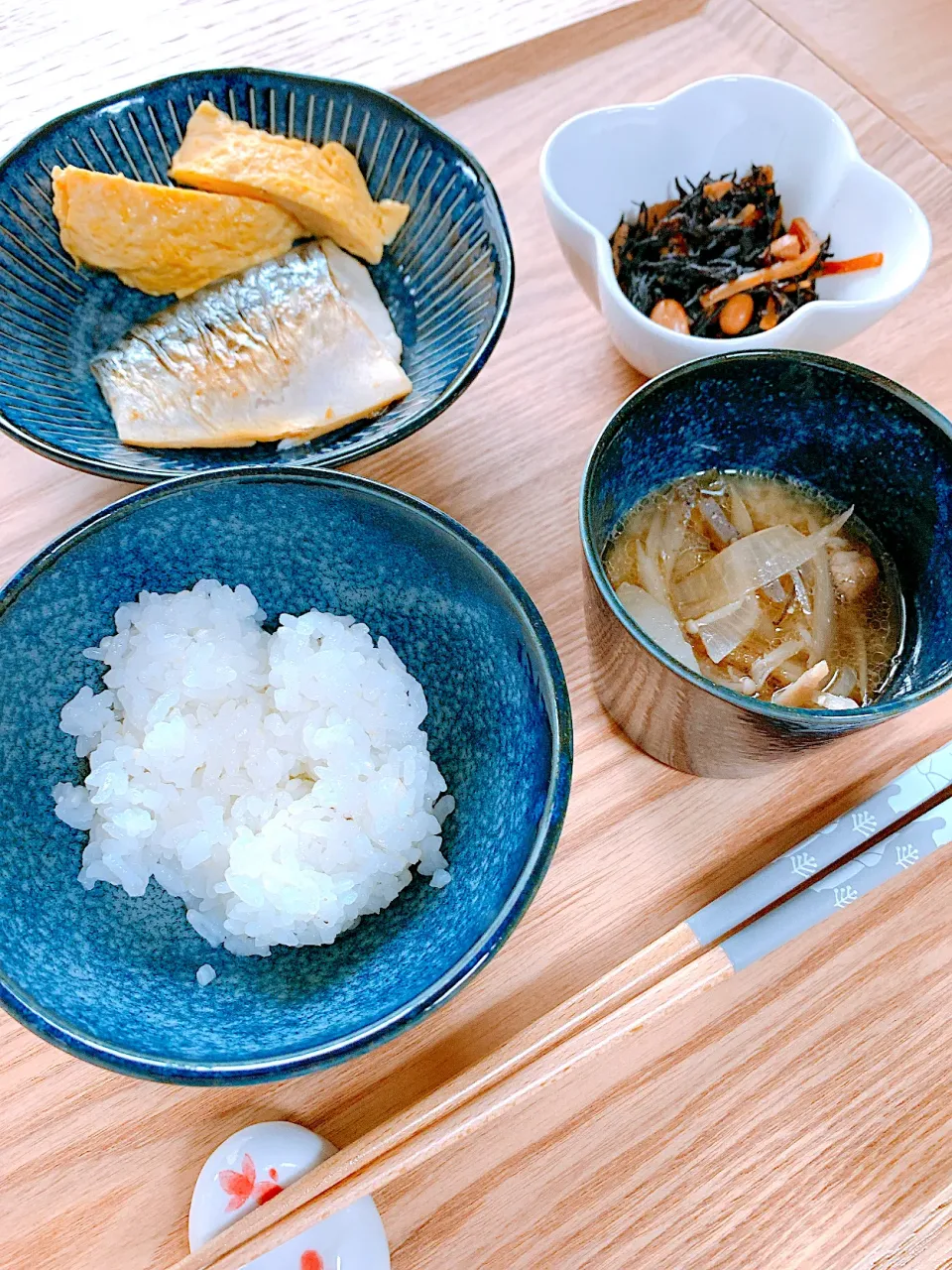 和食朝ご飯！　サバの塩焼き　ひじき煮　だし巻き卵　豚汁。|花鳥　舞さん