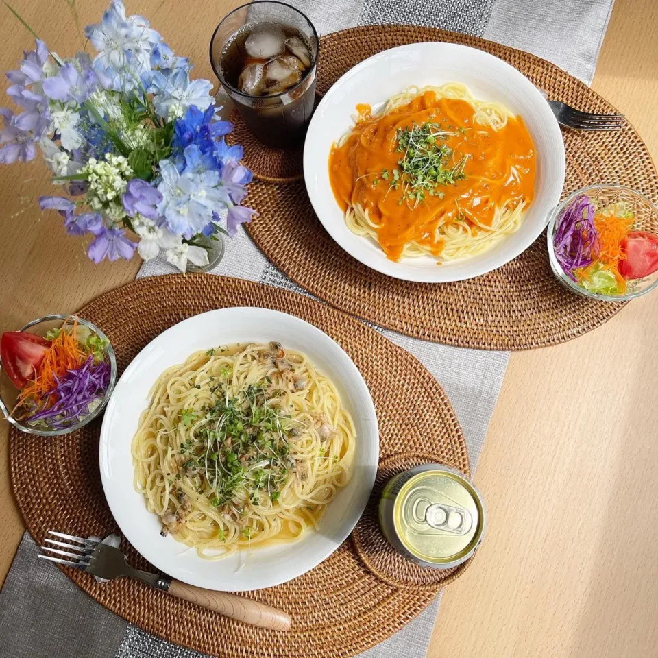 Snapdishの料理写真:4/4❤︎休日ランチ🍃
今日は青の洞窟シリーズのパスタソースで手抜きパスタ🍝
・ポンゴレロッソパスタ
・海老と帆立のトマトクリームパスタ
・グリーンサラダ|Makinsさん