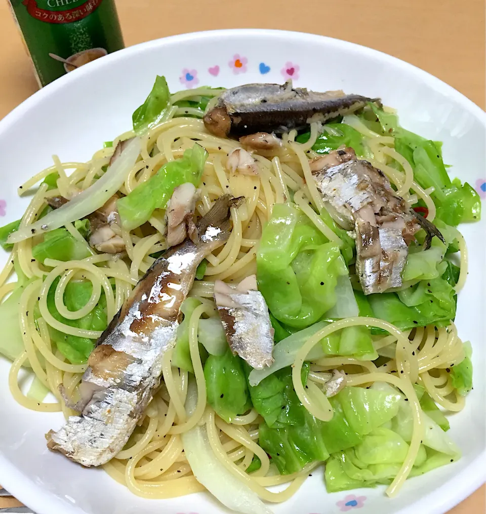 Snapdishの料理写真:単身赴任中の男飯(春キャベツとオイルサーディンのパスタ)|おおもりの星さん