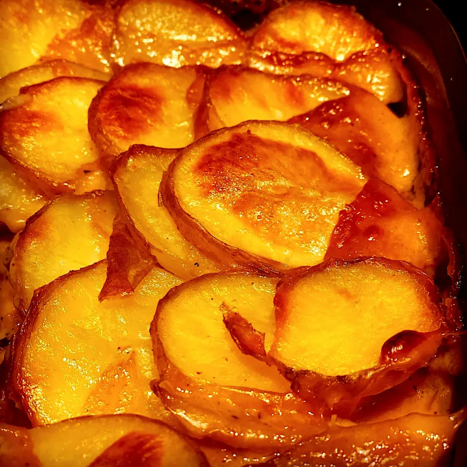 Snapdishの料理写真:My Take on a Chicken And Mushroom Sauce Potato Pot pie 🥧 with Pan Fried Long Green Peppers , Baton Carrots and Potato 🥔 in Garlic & Butter  #chickenpie #homec|Emanuel Hayashiさん