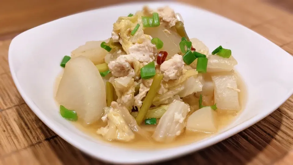 鶏ひき肉と大根の煮物〜
の晩ごはん✨|kaz(*･ω･)さん