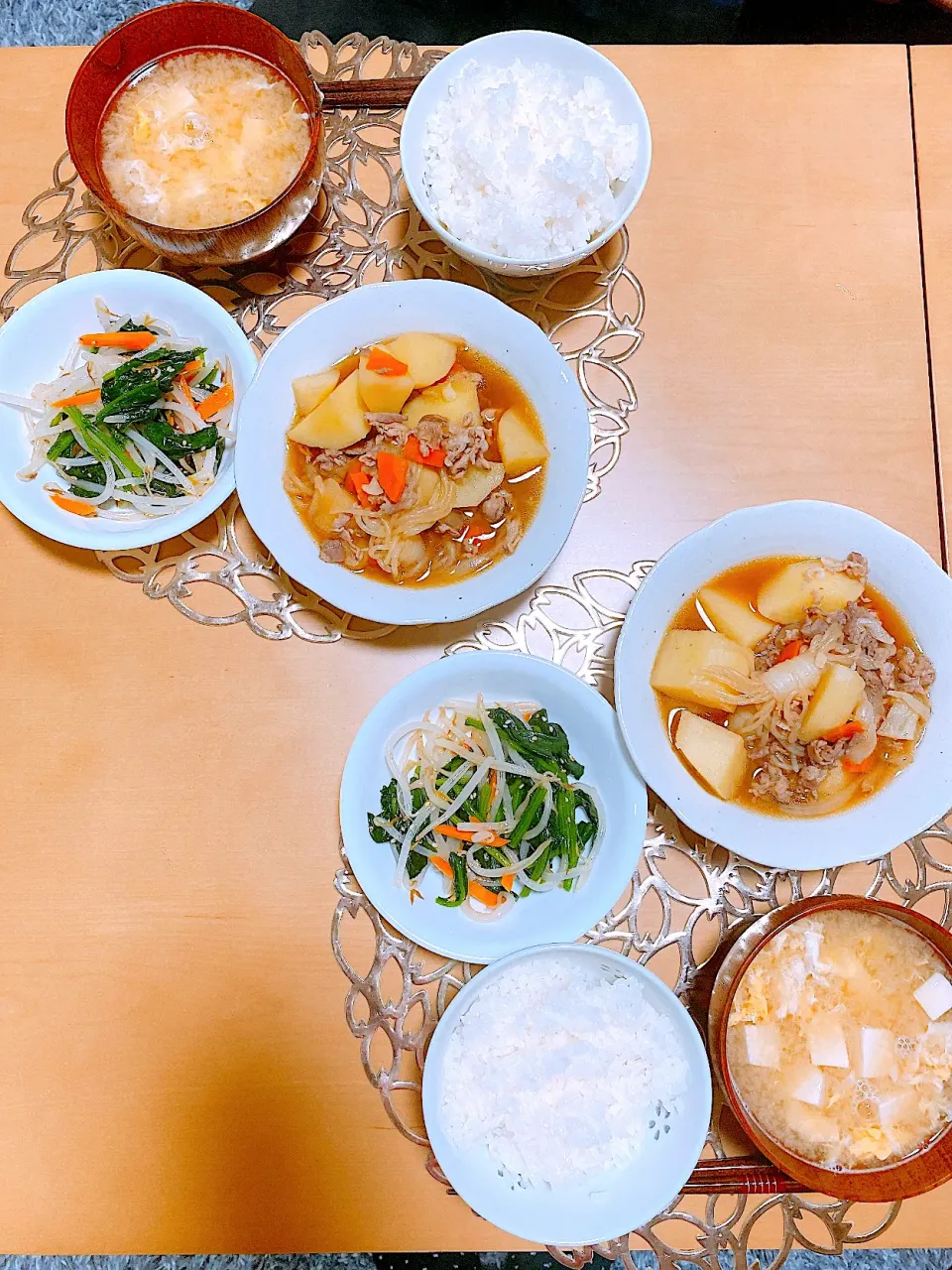 肉じゃが🥔ほうれん草ともやしのナムル🥬お豆腐と卵のお味噌|まゆさん