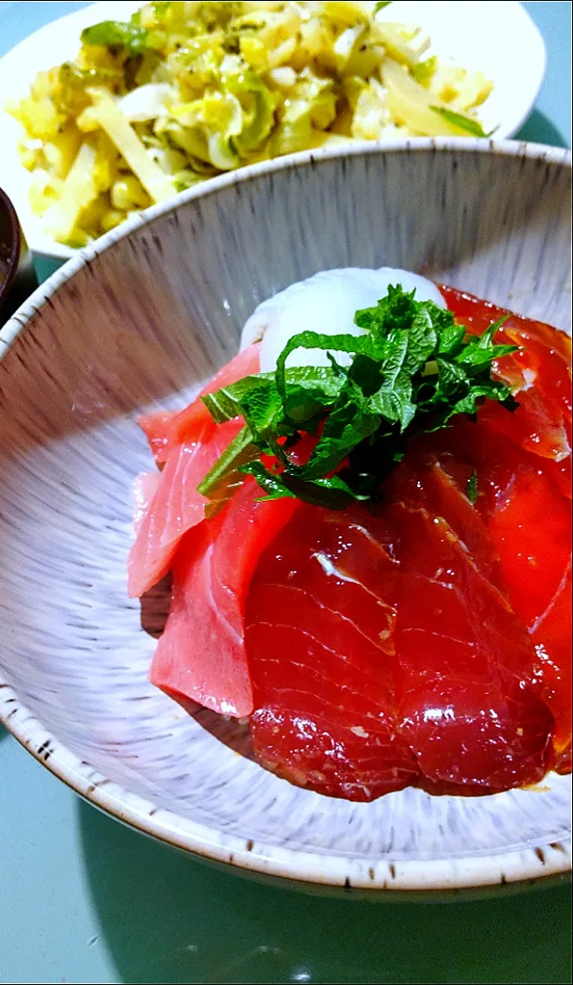 マグロの漬け最高❗海鮮丼。|かずにゃさん