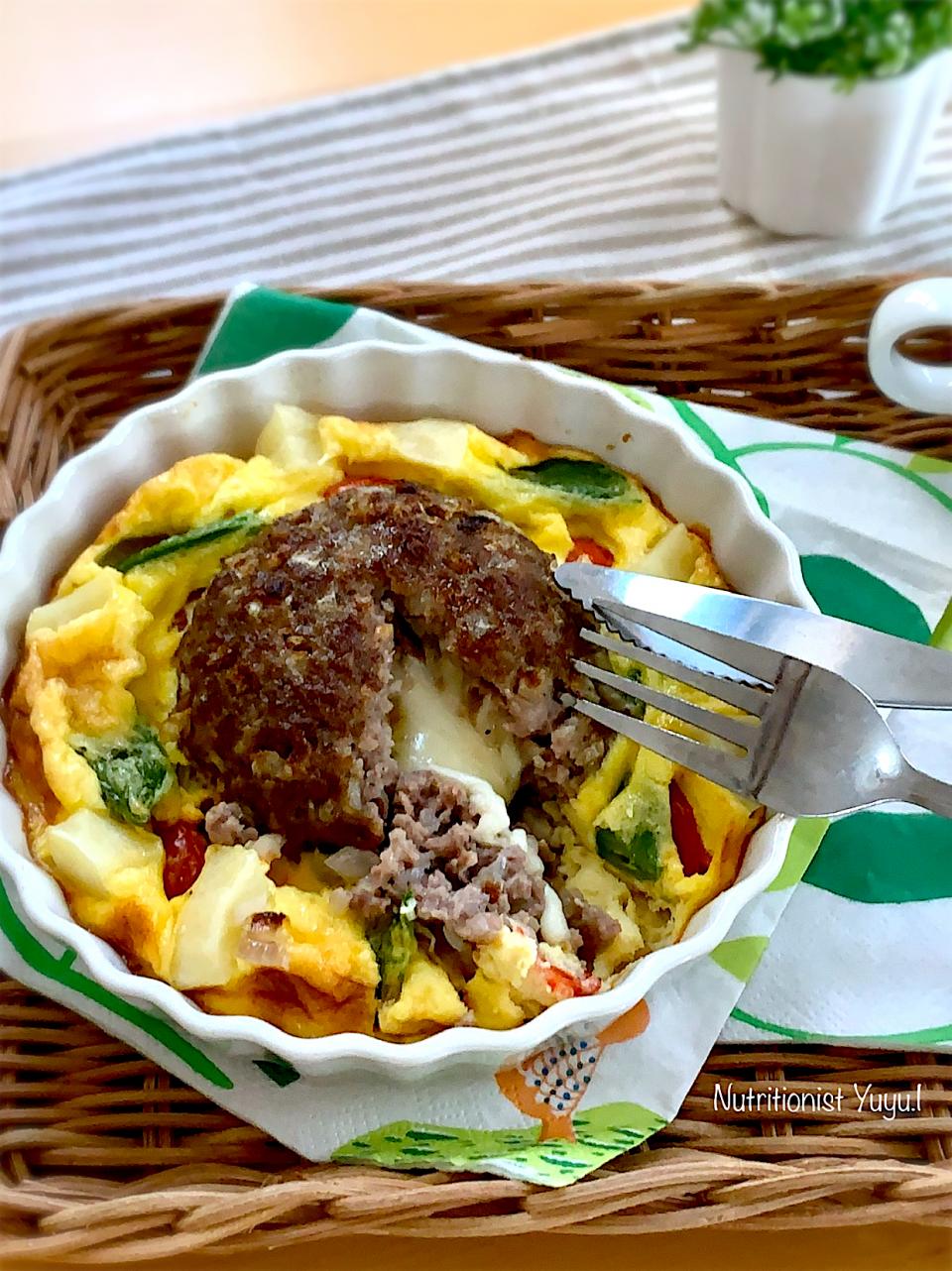 チーズハンバーグの巣ごもりキッシュ🥚