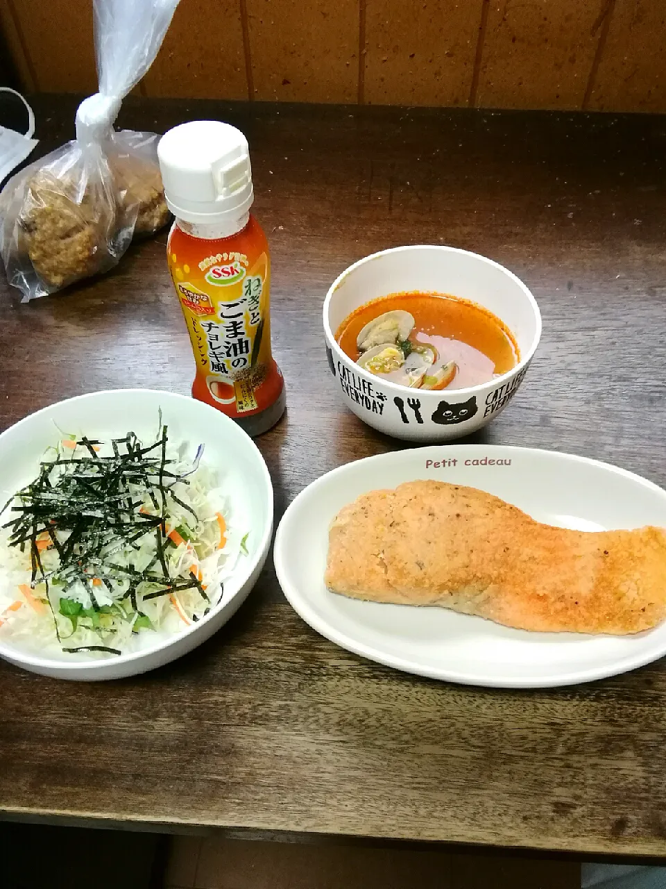 お昼ご飯🍚🍴

生鮭のチーズ入りころもの揚げ焼き、あさりの辛いスープ、チョレギ風サラダ、ご飯は抜きました😅|にんにくと唐辛子が特に好き❤️(元シャリマー)さん