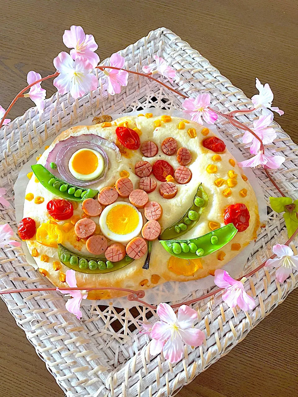 はなちゃん🌼さんの料理 ＊いちご＊さんの料理 🌼初チャレンジ‼️⭐️フラワーフォカッチャ🪴🌷🪴🌼|いっちゃんさん