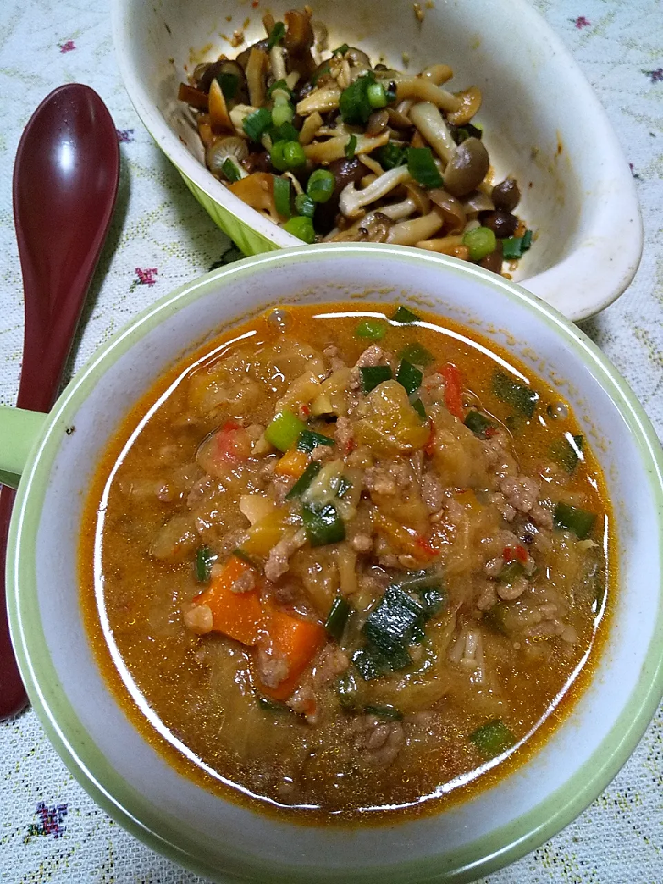 今日のご飯
※ピリ辛ひき肉入り野菜スープ
※焼肉のたれで旨辛きのこ|れあMIXさん