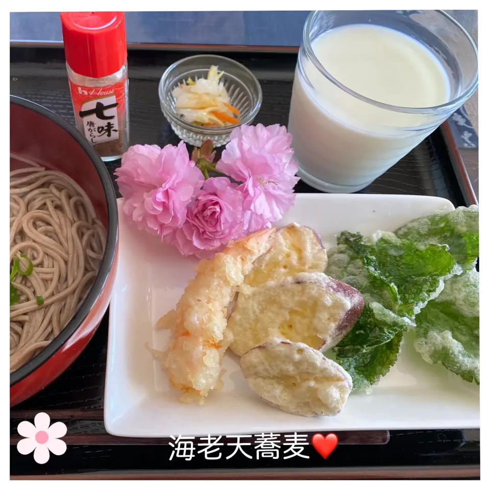 Snapdishの料理写真:海老天蕎麦❤️三つ葉の天ぷらが美味しいよ|いのっちさん