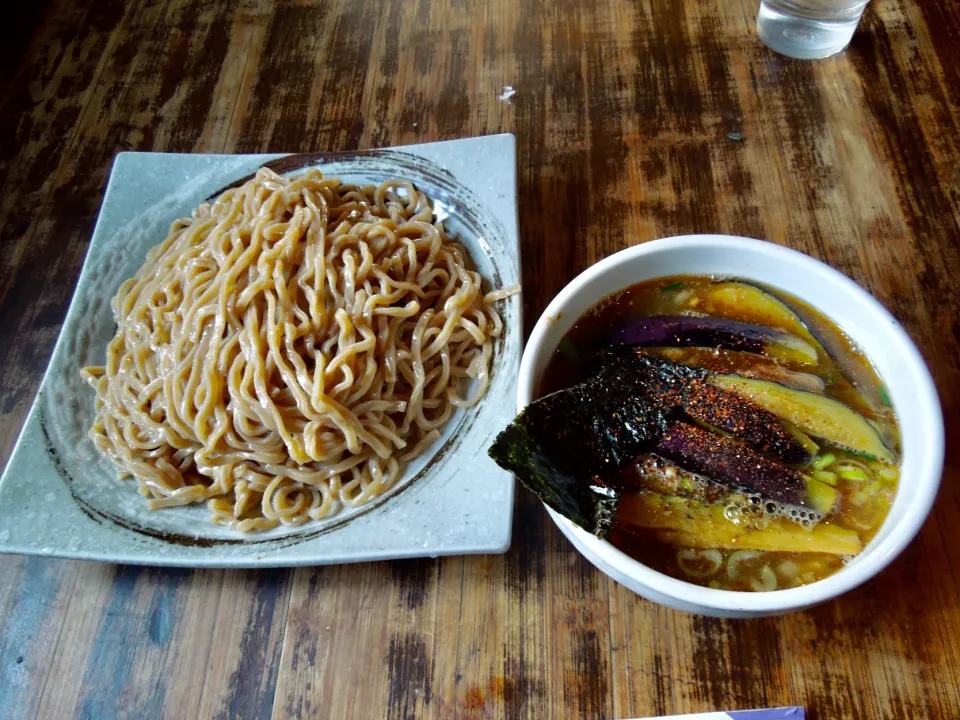 肉なすつけ麺  なすびの下から肉片がゴロゴロ出てきます。|Takeshi  Nagakiさん