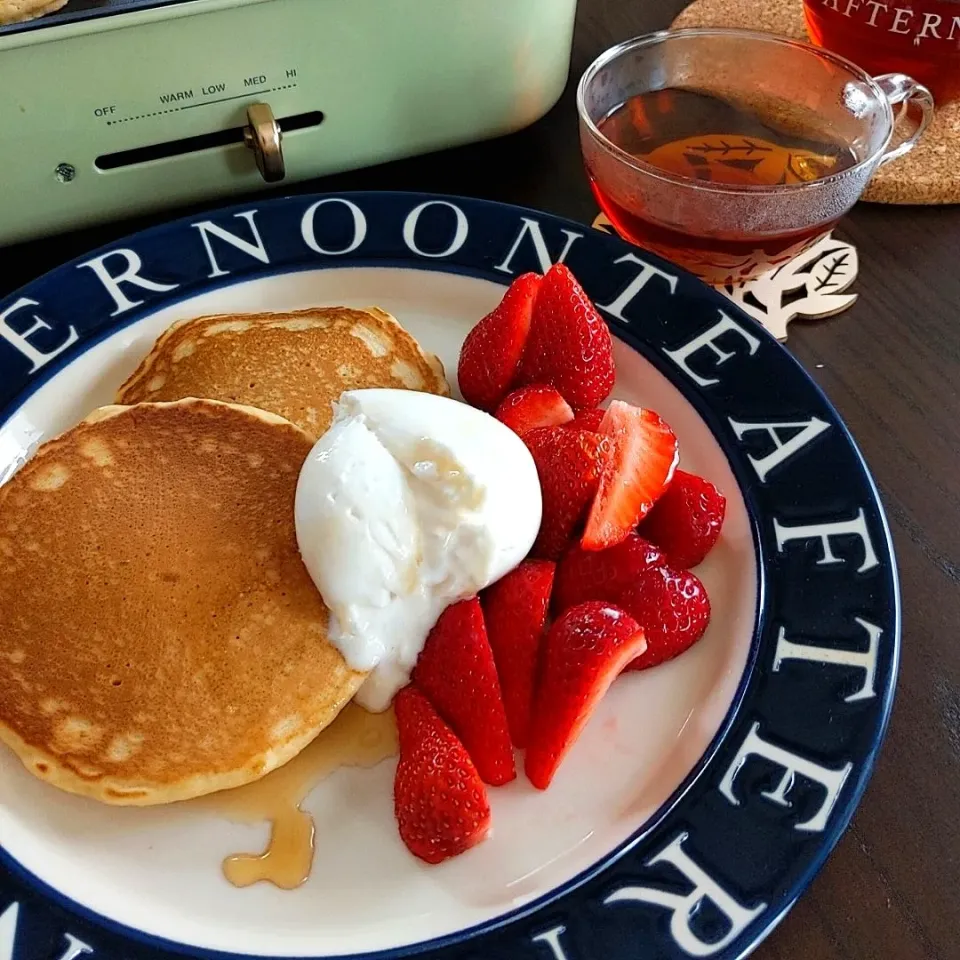 Snapdishの料理写真:苺とブラータチーズのパンケーキ🥞|いくさん