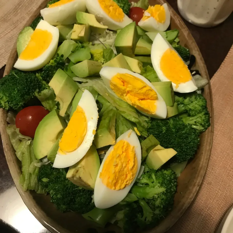 ブロッコリーとアボカド🥑🥦ゆで卵のサラダ|純さん