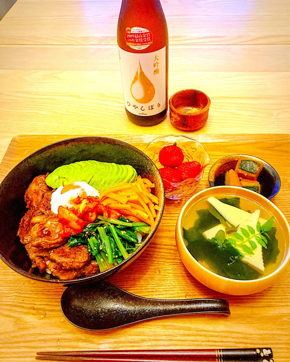 今日の夕食　焼肉でビビンバ丼　筍とわかめと胡麻豆腐のお澄まし　かぼちゃの煮物　いちご|ふわ猫はなちゃんさん