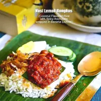 Snapdishの料理写真:NASI LEMAK BUNDA SHAFA 
Harga Rp. 8000 /porsi
terdiri dari :
Nasi, telur rebus, kacang goreng, ikan teri goreng dan sambal khasnya.
cobain yuk...|Intan Yuliana Msiさん