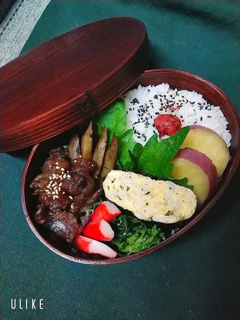 牛すじの煮込・菜花の辛子和え
さつまいもの甘煮・しらすの玉子焼き
    今日のお弁当*36|cheryl_tasteさん