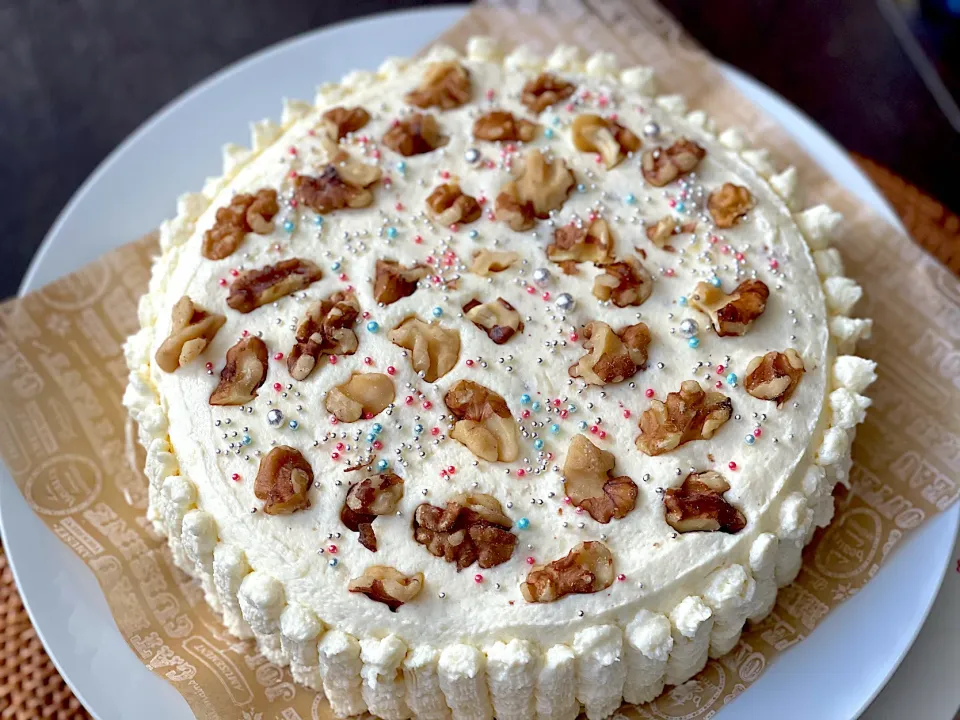 Walnuts carrot cake cream cheese frosting|yeni kartikasariさん