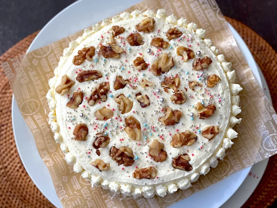 Walnuts carrots cake cream cheese frosting|yeni kartikasariさん