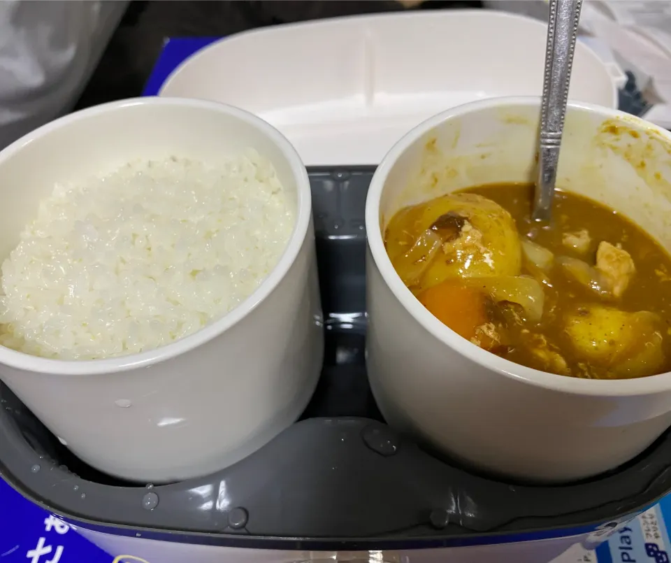 炊飯器機能付きお弁当箱で作るカレーライス|お父ちゃんファミリーさん