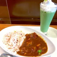 Snapdishの料理写真:BECK'Sのカレーと抹茶ラテ|Love子さん